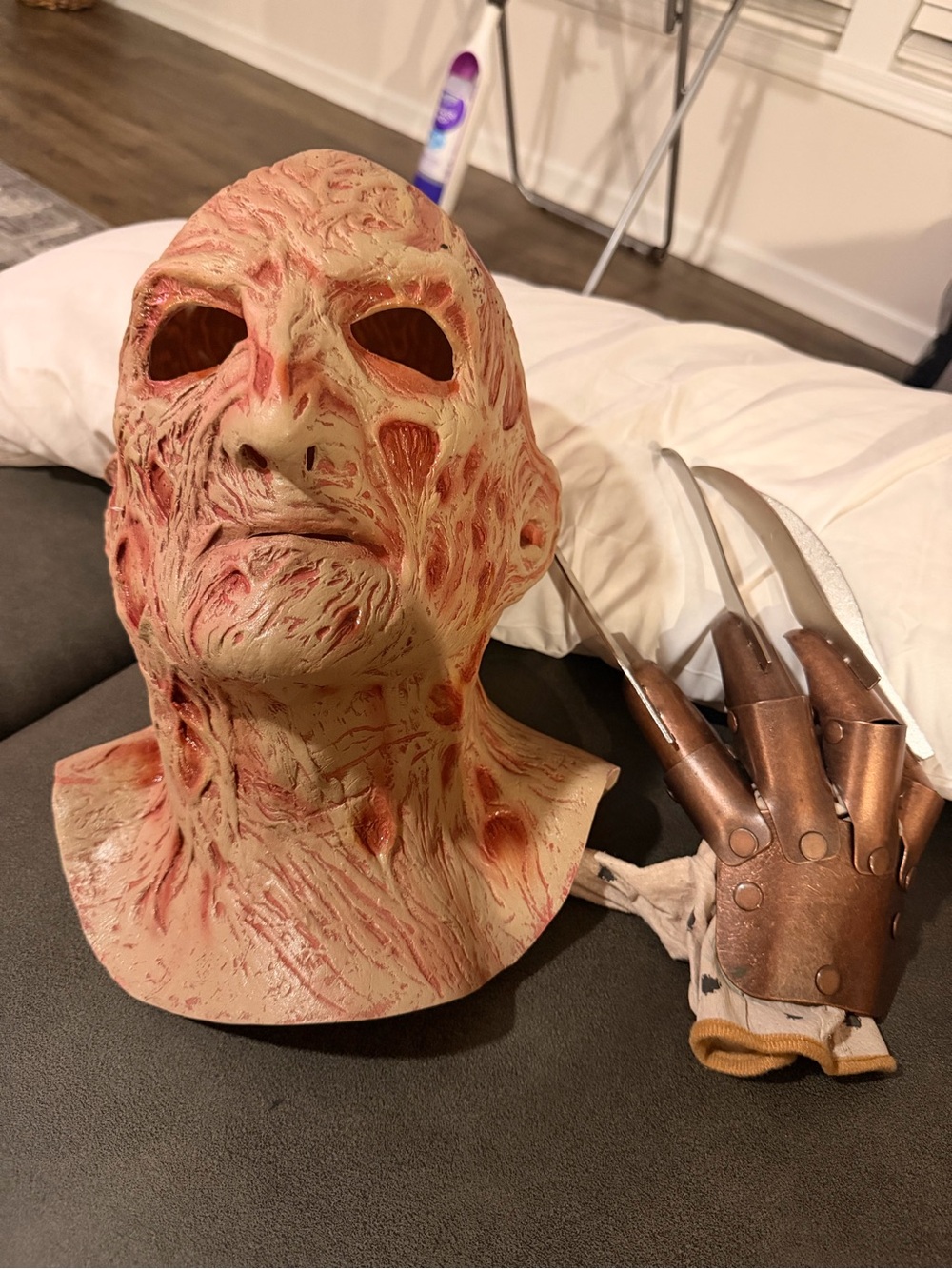 Freddy kruger mask and hand